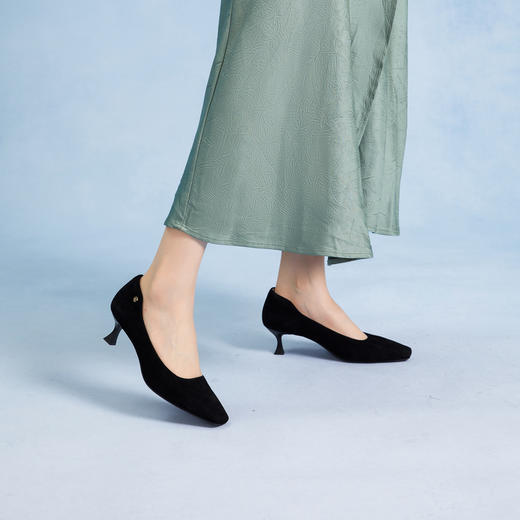 2楼千百度 24年秋季新品 浅口单鞋 A24481907 商品图4