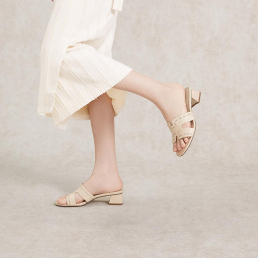 2楼千百度 24年夏季新品 其他拖鞋 A24355065 商品图2