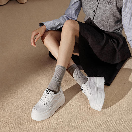 2楼千百度 25年春季新品 休闲板鞋 A25163511 商品图2