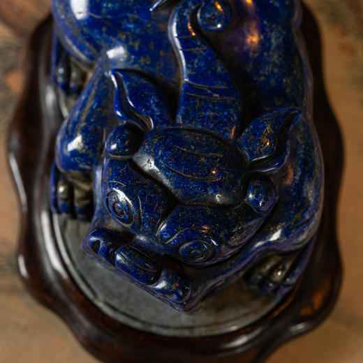 清	青金石雕瑞兽摆件（红木座） 商品图3