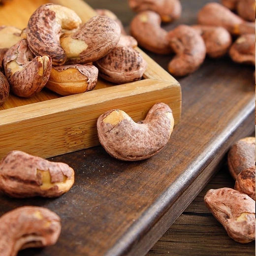 【斌哥优选】紫衣腰果，越南带衣盐焗170大腰果，酥脆可口，配料只有腰果和盐，保留原果清香。 商品图3