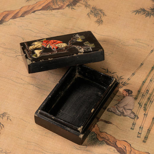 清	大漆百宝嵌松下童子盖盒 商品图3