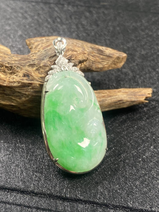 【FC0035】18K金镶嵌翡翠飘绿如意吊坠  饱满冰润 色阳完美 商品图1