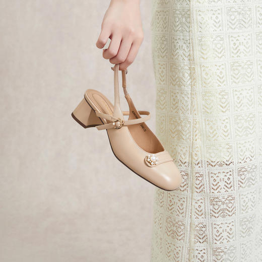 2楼千百度 24年夏季新品 时装凉鞋 A24272937 商品图2