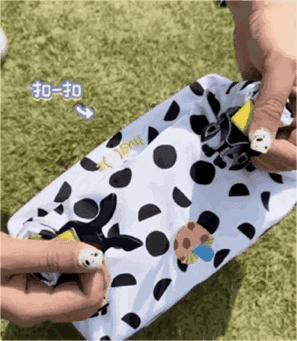 优选丨【两件起拍，福利加购品不在起拍件数内】Hugz品牌满199加购0.1送帆布袋！疯抢📢 Hugz 小众设计师系列联名包包大合集，每一款都是艺术品级别！现仅9.9💰起抢艺术品包包，背出百万气场！ 商品图14