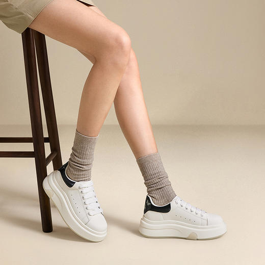 2楼千百度 25年秋季新品 休闲板鞋 A25470663 商品图2