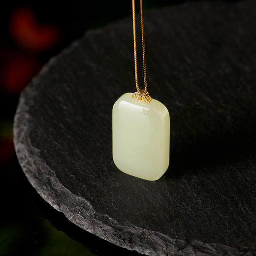 （中国玉都揭阳溯源）翠青·冰底葡萄肉和田玉首饰系列，高货翠青冰点价，冰肌玉骨藏葡萄，腕间凝作一泓清水 商品图10