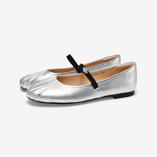 2楼千百度 24年秋季新品 时尚芭蕾鞋 A24482413 商品图1