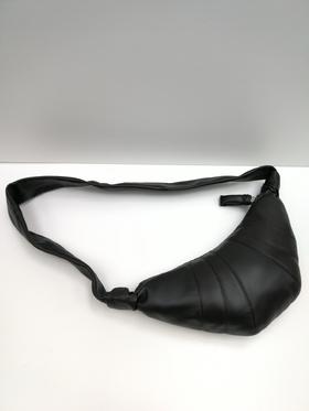 中性款羊皮革牛角包 中号013