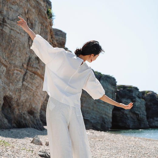 绽放392朵/【黑白灰系列·像花一样】汉麻棉宽松设计感中袖衬衫女 商品图3