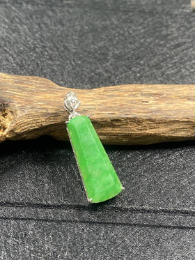 【FC0036】18K金镶嵌翡翠阳绿无事牌吊坠  色阳完美 简约大气