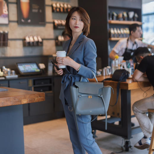 2718“都市丽人”小脚裤套装时尚干练 潇洒大气 颈袖添香 商品图0