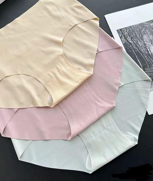 原单正品露露女士无痕裸感内裤 
隐形的宝藏款！
材质75%锦纶、25%氨纶，底裆成分100%棉。 商品图7