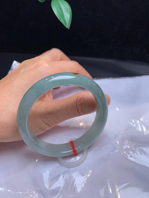 620601，56.3飘黄翡手镯，晴底色 几处飘黄翡，干净清新 商品图5