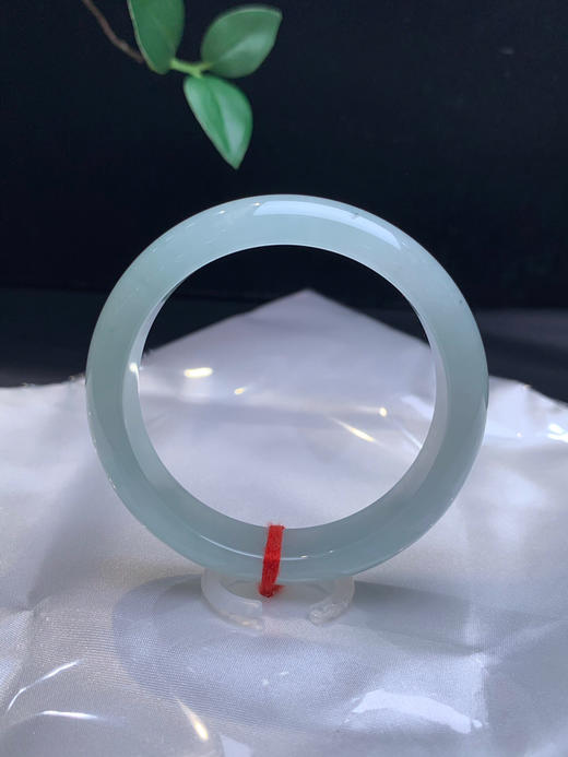 620604，53.5浅绿正圈手镯，整圈带浅绿底，干净清爽 商品图2