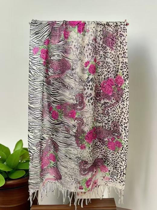 ｛特卖｝100%羊毛围巾花型十九斑马纹花卉～喜出 商品图0