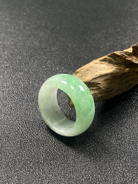 【FC0054】18K金镶嵌翡翠飘绿大指环  玉质温润 水润光泽 飘花灵动