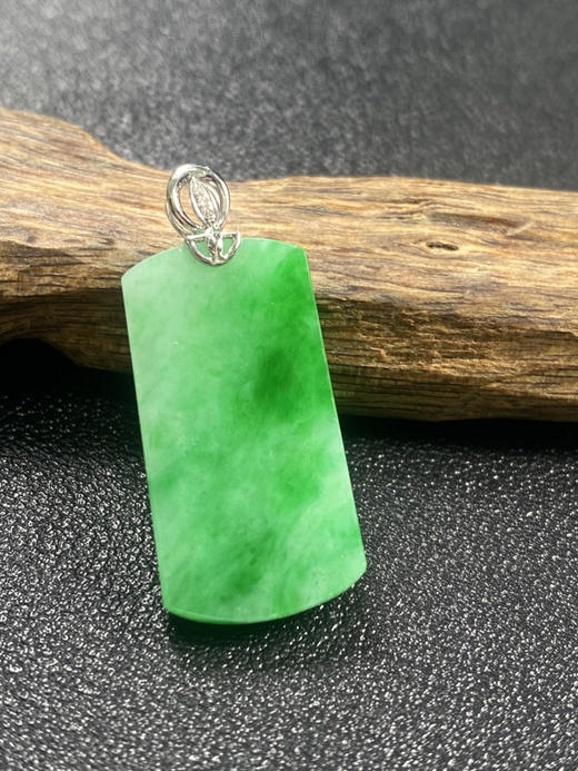 【FC0052】18K金镶嵌翡翠阳绿无事牌吊坠  种好色阳  完美大气 商品图1