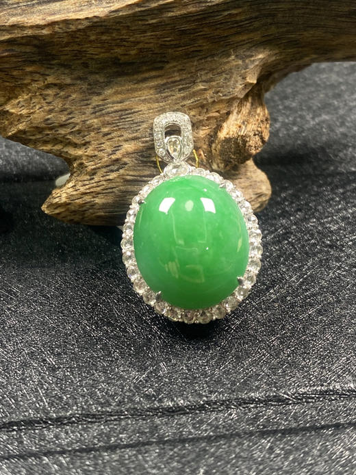 【FC0043】18K金镶嵌翡翠阳绿蛋面吊坠  色泽阳绿 美观大气 商品图0