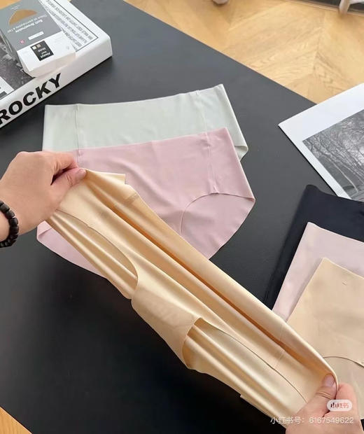 原单正品露露女士无痕裸感内裤 
隐形的宝藏款！
材质75%锦纶、25%氨纶，底裆成分100%棉。 商品图10