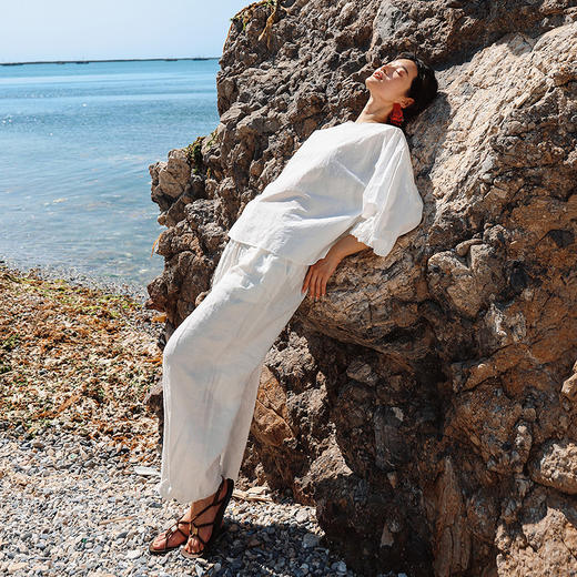 绽放392朵/【黑白灰系列·像花一样】汉麻棉宽松设计感中袖衬衫女 商品图1