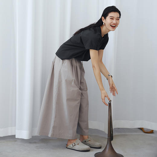 绽放旅行女装295朵/【黑白灰系列】纯棉宽松U型贴袋连身袖短袖T恤 商品图2