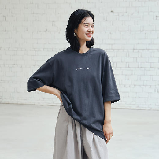 绽放390朵/【黑白灰系列·纪念T】“17”摩斯密码刺绣宽松中袖T恤 商品图2