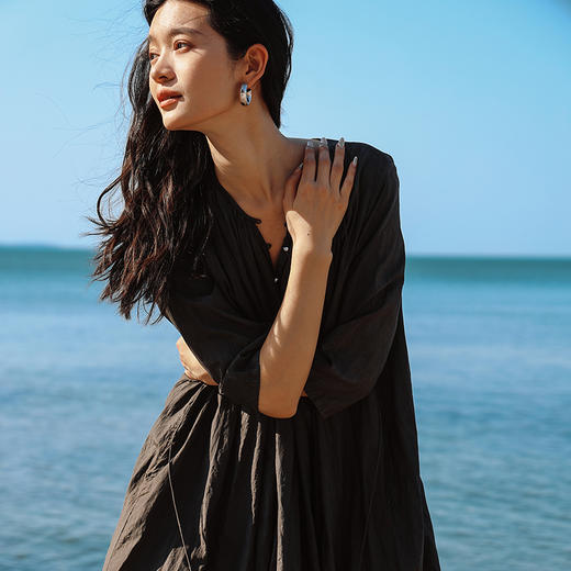 绽放465朵/【黑白灰系列·逍遥长裙】泥染柞蚕丝长款半开襟连衣裙 商品图1