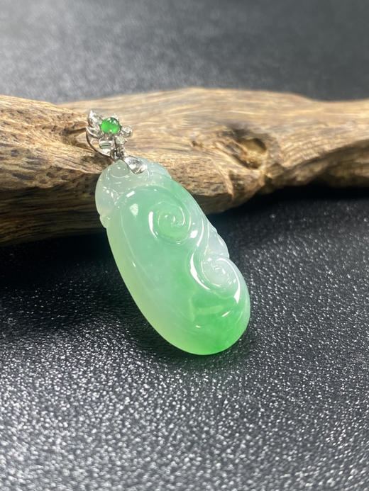 【FC0051】18K金镶嵌翡翠飘绿如意吊坠  玉润色阳 完美大气 商品图3