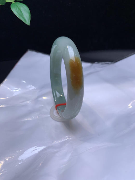 620601，56.3飘黄翡手镯，晴底色 几处飘黄翡，干净清新 商品图3