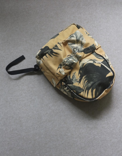 急茬儿的啊 速来抄底 哈！潮牌 OFF White 厚实的帆布料 双肩背包 商品图0