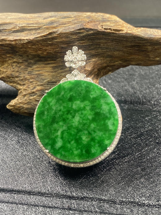 【FC0040】18K金镶嵌翡翠阳绿圆牌吊坠  色阳完美 美观大气 平安圆满 商品图1
