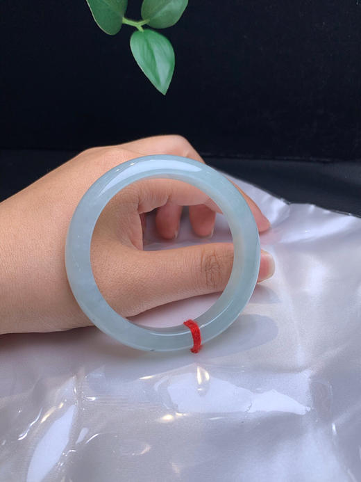 620604，53.5浅绿正圈手镯，整圈带浅绿底，干净清爽 商品图5