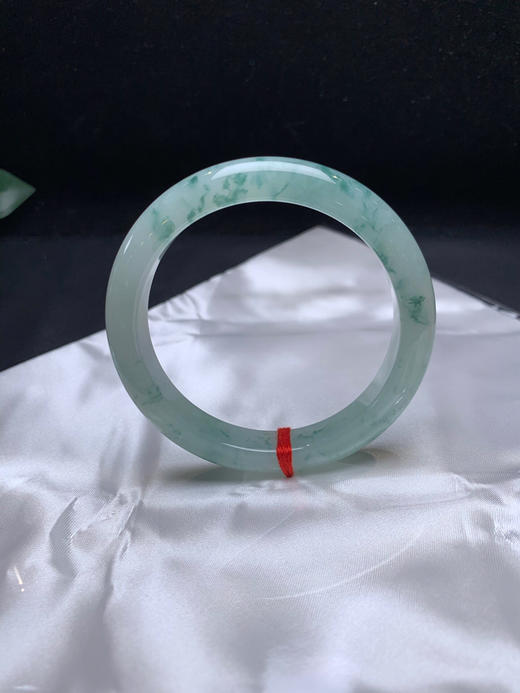 620611，57冰飘花手镯。冰底清新细条、花色有意境 商品图0