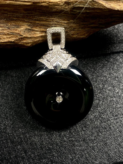 【FC0047】18K金镶嵌翡翠墨翠平安扣吊坠 漆黑亮光 简约大方 完美大气 商品图1