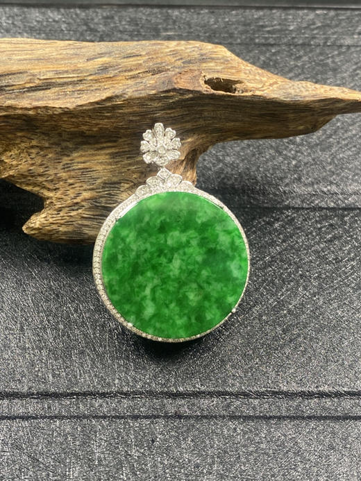 【FC0040】18K金镶嵌翡翠阳绿圆牌吊坠  色阳完美 美观大气 平安圆满 商品图2