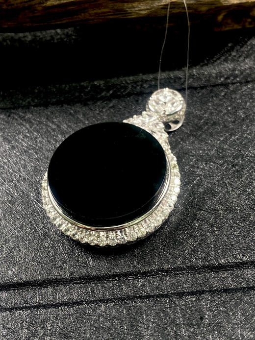 【FC0046】18K金镶嵌翡翠墨翠圆牌吊坠 漆黑亮光 打灯阳绿 简约大方 完美大气 商品图1