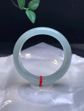 620604，53.5浅绿正圈手镯，整圈带浅绿底，干净清爽