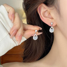 925纯银璀璨水滴耳钉，高级感气质白玉髓耳环E000955B