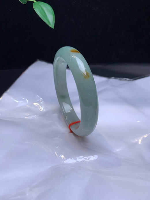 620601，56.3飘黄翡手镯，晴底色 几处飘黄翡，干净清新 商品图1