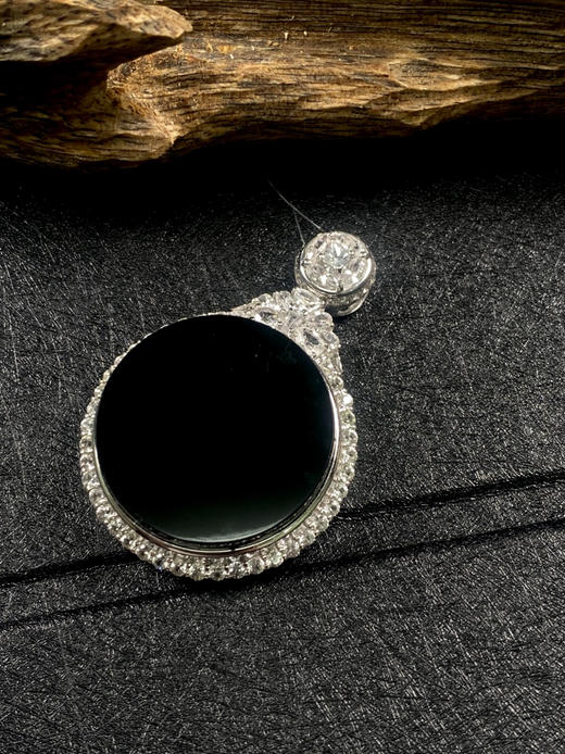 【FC0046】18K金镶嵌翡翠墨翠圆牌吊坠 漆黑亮光 打灯阳绿 简约大方 完美大气 商品图2