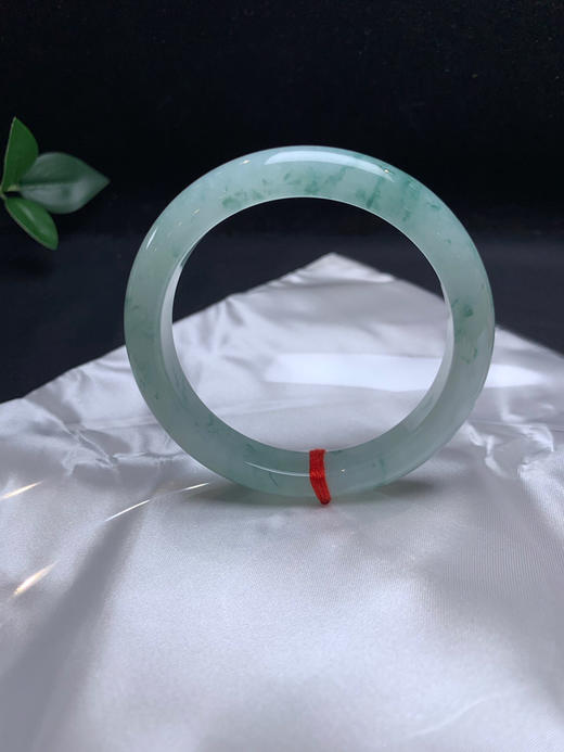 620611，57冰飘花手镯。冰底清新细条、花色有意境 商品图1