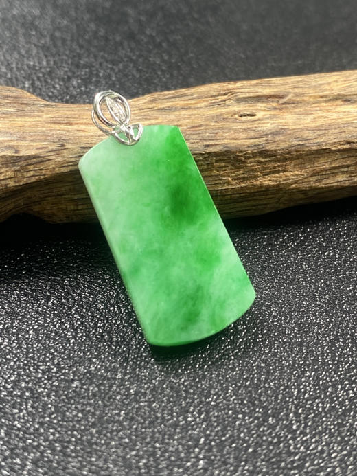 【FC0052】18K金镶嵌翡翠阳绿无事牌吊坠  种好色阳  完美大气 商品图0