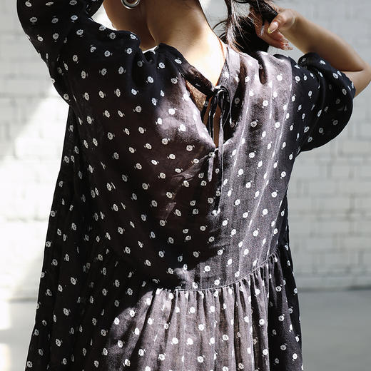 绽放女装443朵/【黑白灰系列】高支亚麻豌豆花印花气质旅行连衣裙 商品图3