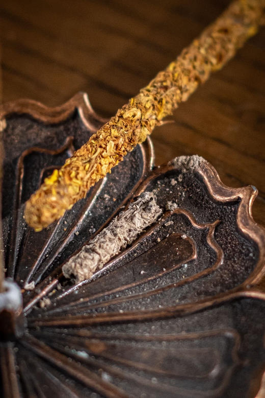 全网爆火的「疗愈神器」❗️不用去香港❗️国内也能囤的阿根廷手工线香，天然疗愈不撞香❗️  【阿根廷手工线香】🏆欧阳娜娜、李诞同款疗愈力！  ✅传承千年玛雅文明，匠人手工卷制  ✅纯植物原料 商品图4