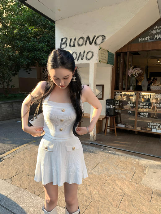 Read Nameless /巴尔曼白色挂脖套装 2025/7/28 商品图14