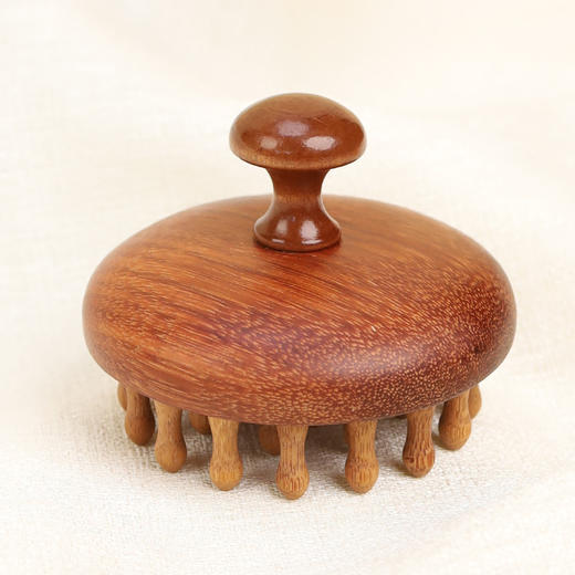 【金丝檀木按摩梳  一梳多用】金丝檀木壶盖钉钉梳 按摩梳头部经络梳养发 保健梳粗齿檀香木梳圆梳 商品图5