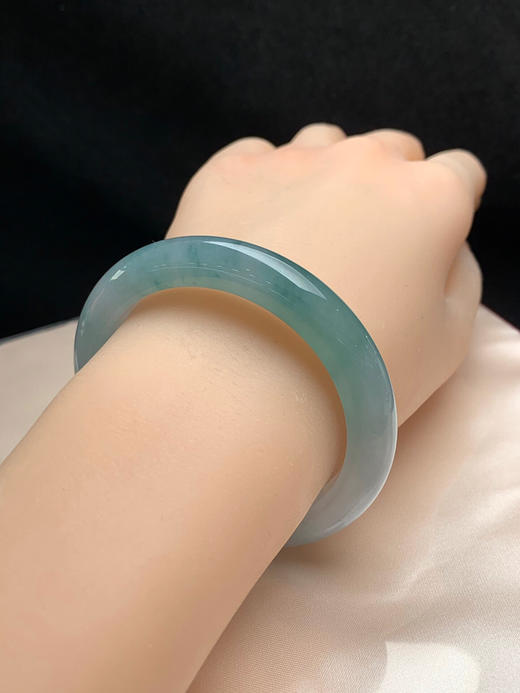 620617，51.8圈口，冰飘花正圈平安镯，小圈口窄条形，种水好，冰胶有光感 商品图4