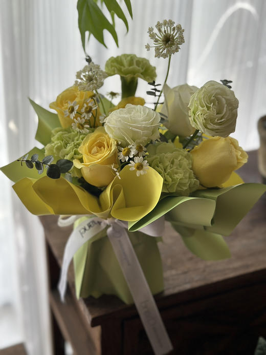 鲜花小桌摆 带 手提袋 五个颜色可选 ，一次下三单可免费配送只限一个收货地址。一个需要自提 商品图1