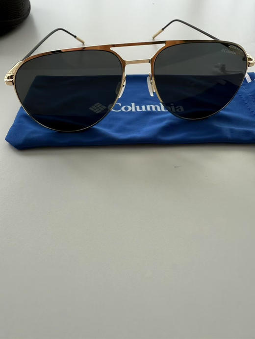 外贸原单哥伦比亚偏光太阳镜，都有原装眼镜袋, +后配眼镜轻便收纳盒，数量不多，
超轻材质,超弹不锈钢,佩戴舒服数量不多 商品图3